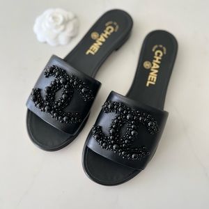 CHANEL PEARL FLAT